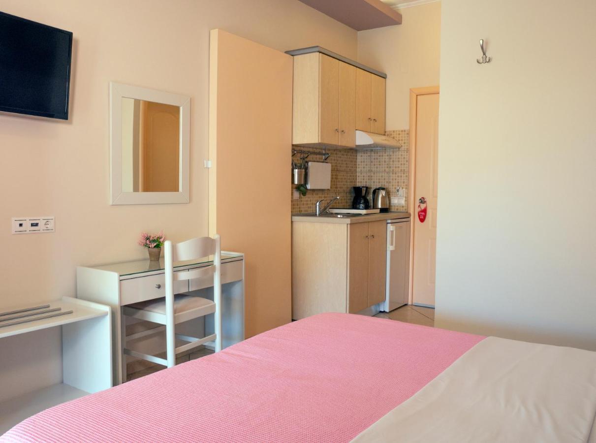 Hotel Loukas Vrachos Paralia Vrachou Eksteriør billede