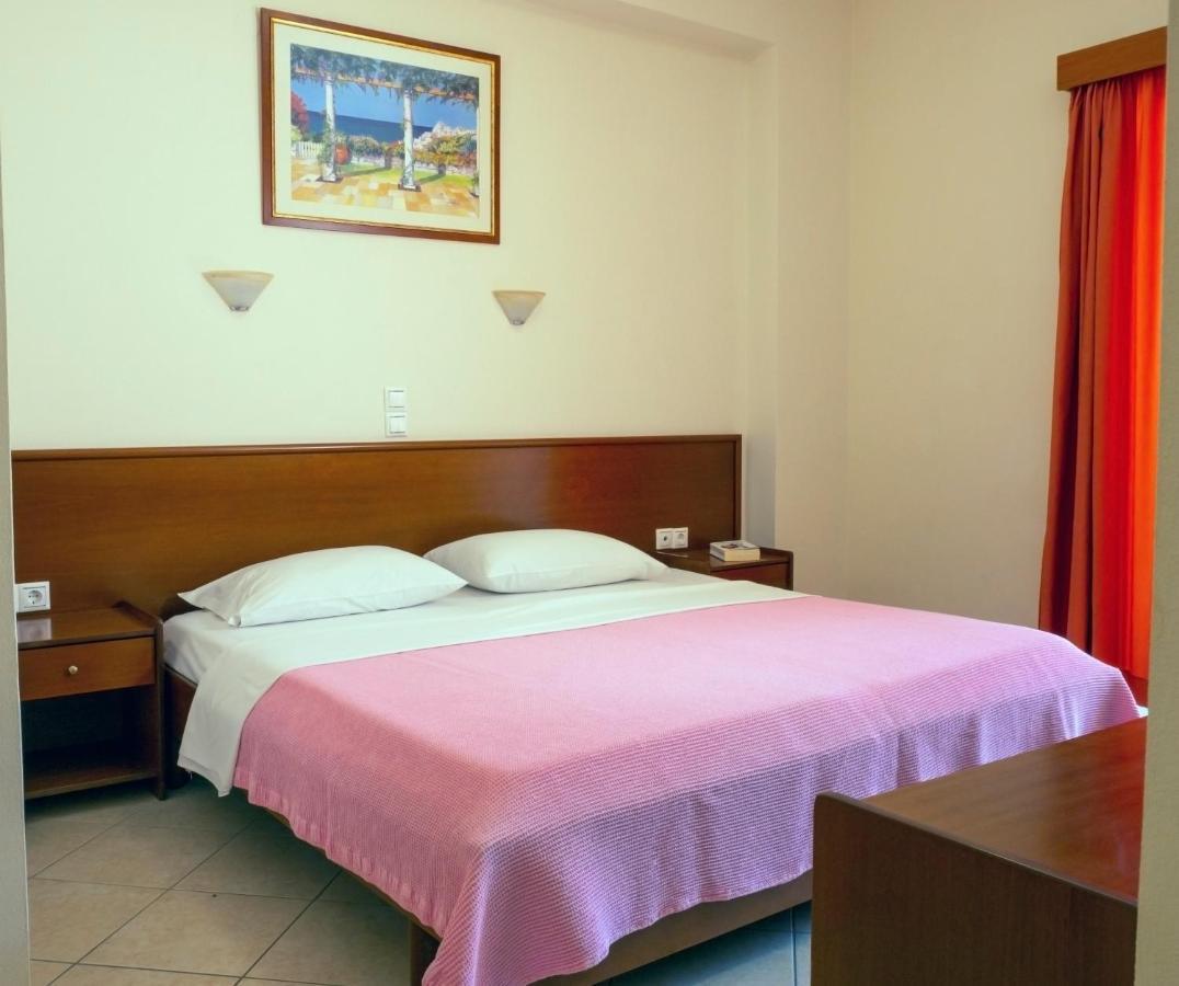 Hotel Loukas Vrachos Paralia Vrachou Eksteriør billede