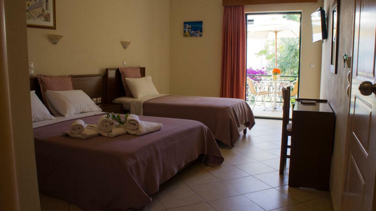 Hotel Loukas Vrachos Paralia Vrachou Eksteriør billede