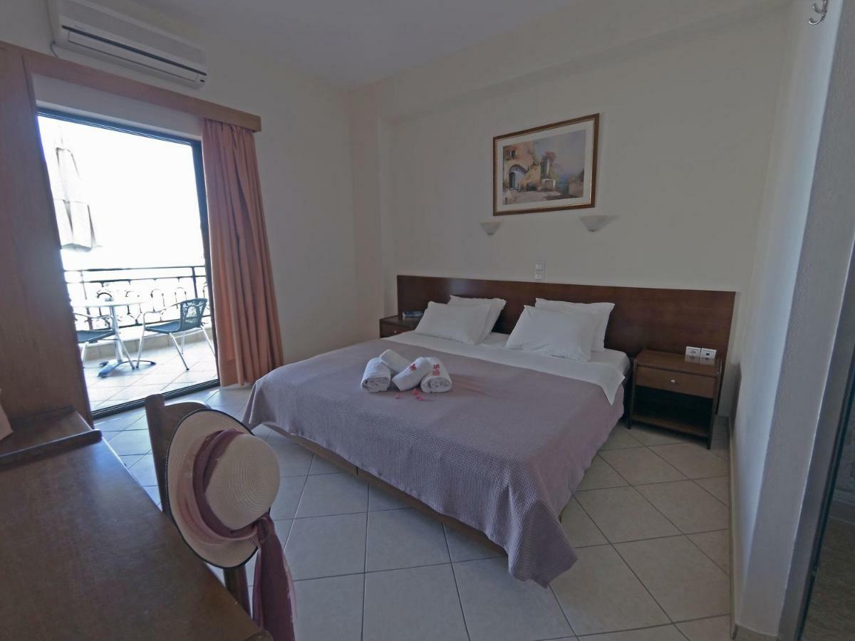 Hotel Loukas Vrachos Paralia Vrachou Eksteriør billede